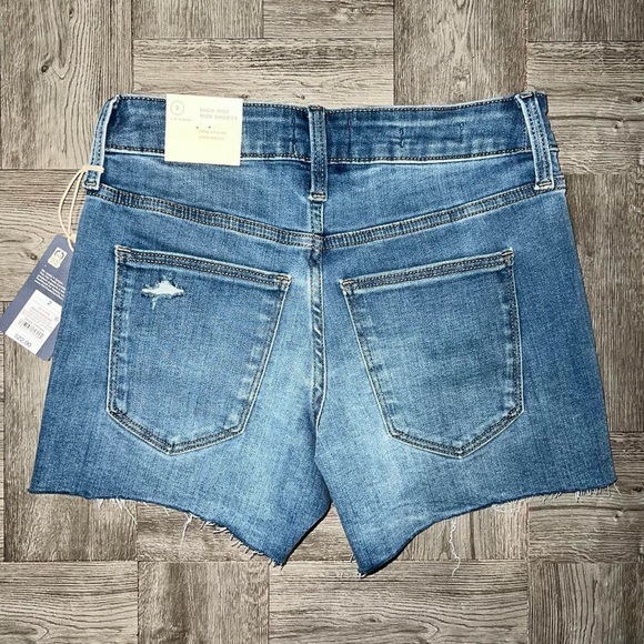 NEW Universal Thread High Rise Midi Shorts Size 2 - Picture 2 of 3